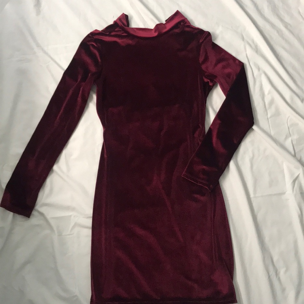 Burgundy backless long sleeve dress
